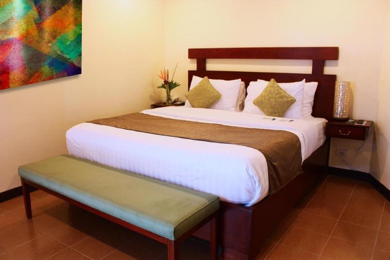 Canyon Woods Resort Club Tagaytay Tagaytay City Exterior photo